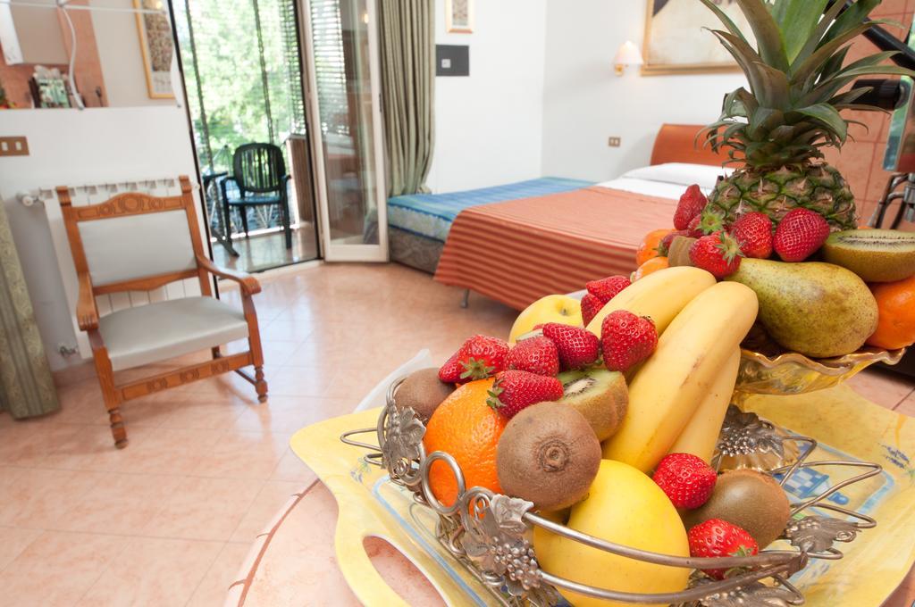 Suites Oliveri Viale Marconi Рим Екстериор снимка