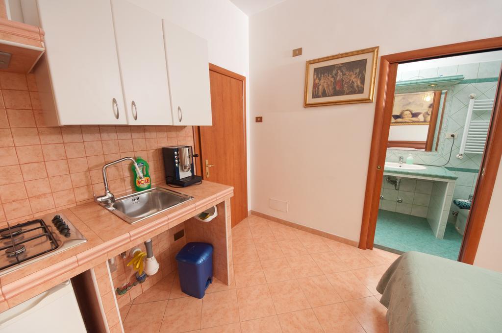 Suites Oliveri Viale Marconi Рим Екстериор снимка